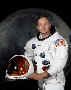 804px-Neil_Armstrong_pose